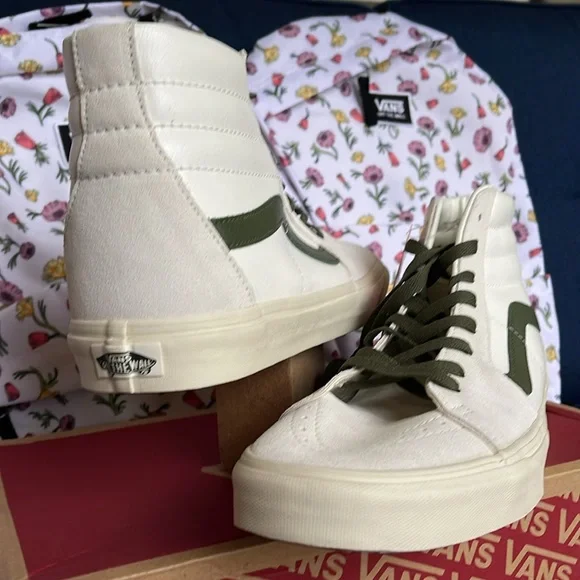 Vans Women’s Sk8-Hi
Vintage Pop Marshmallow/True White 
VN0A4BVTR2S
Sneakers - Picture 10 of 16